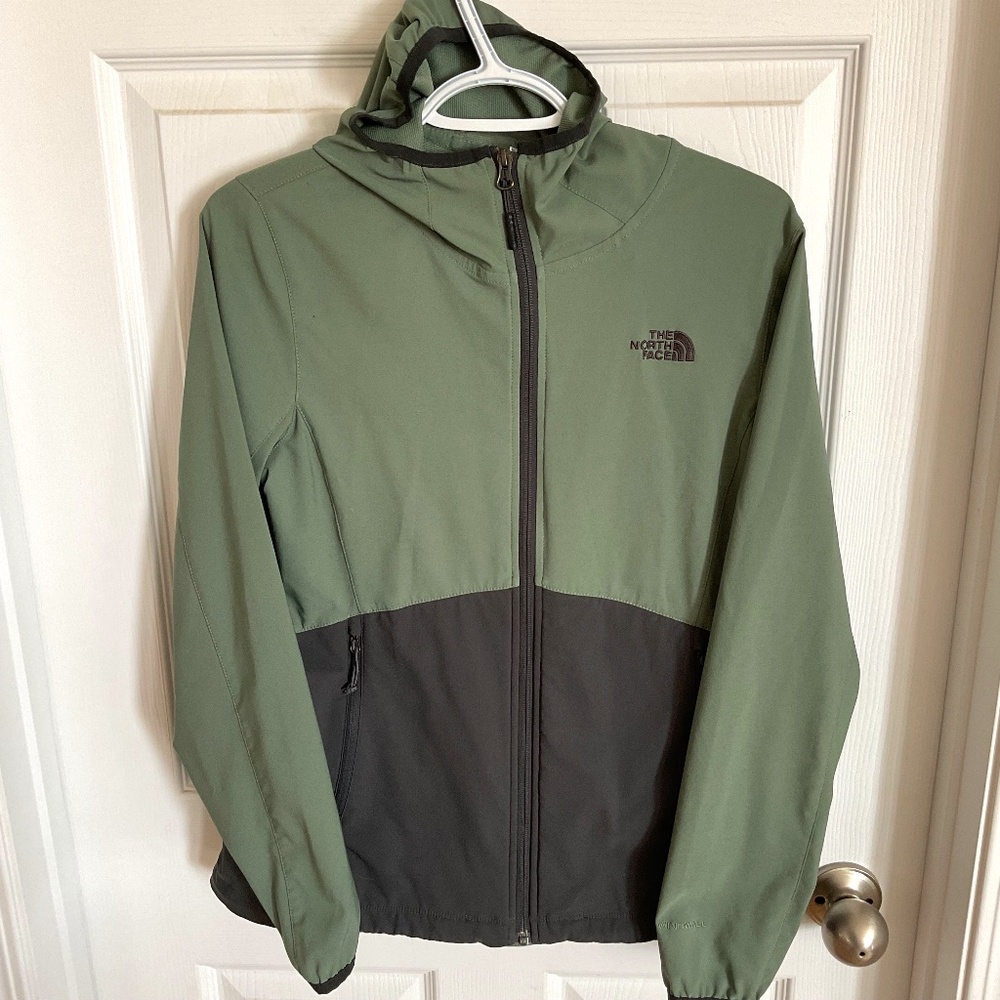 The North Face Windwall light jacket, Size Medium